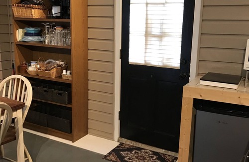 Silver Creek Apartment | Studio apartment in the Country-private entrance-long term