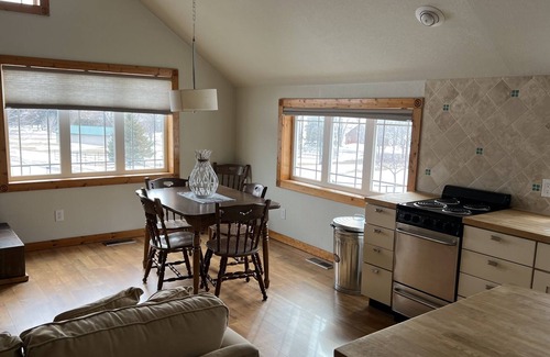 Brandt House | Studio Apartment just a off the Shores of Beautiful Lake Cochrane