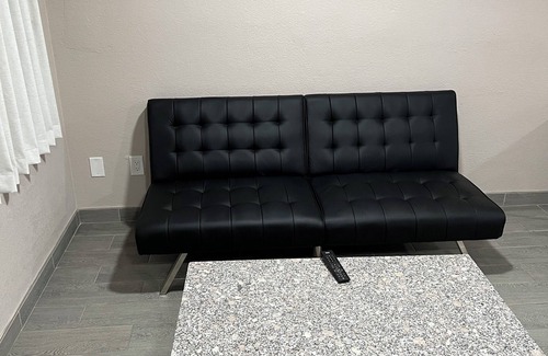 Greenacres Apartment | Studio Apartment - King Bed