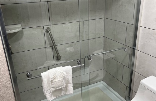 Greenacres Apartment | Studio Apartment - King Bed