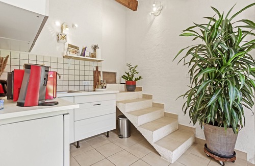 Carces Apartment | Studio Apartment 'La Cascade De Carces' with Private Terrace, Wi-Fi and Air Conditioning