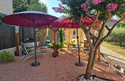 Carces Apartment | Studio Apartment 'La Cascade De Carces' with Private Terrace, Wi-Fi and Air Conditioning