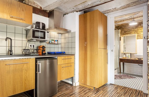 Barrio del Carmen Apartment | Studio Apartment 'Loft 1º with Roof Terrace' with Balcony, Wi-Fi and Air Conditioning