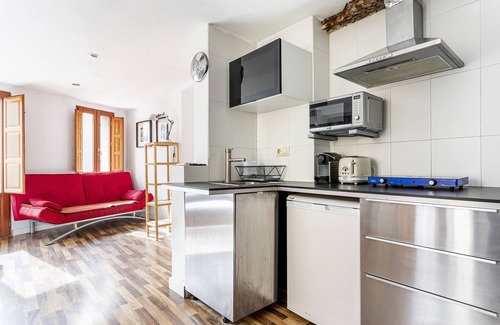 Barrio del Carmen Apartment | Studio Apartment 'Loft 3er Piso' with Shared Terrace, Wi-Fi and Air Conditioning