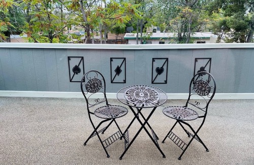Nob Hill Apartment | Studio Apartment near UNM, several hospitals and Nob Hill.