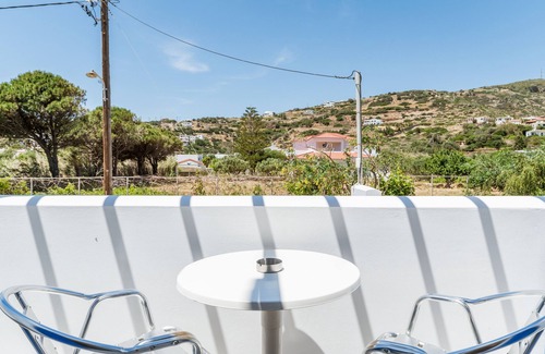 Mpatsi Apartment | Studio Apartment 'Nissea Studios' with Mountain View, Wi-Fi and Air Conditioning