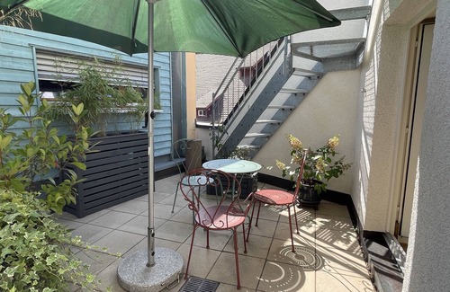 Old Town Apartment | Studio Apartment 'Nr 1 Haus Stiegeler Adelhauser' with Private Terrace and Wi-Fi