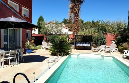 Roques Apartment | Studio Apartment 'Redhouse - Zen' with Shared Pool, Shared Terrace and Wi-Fi