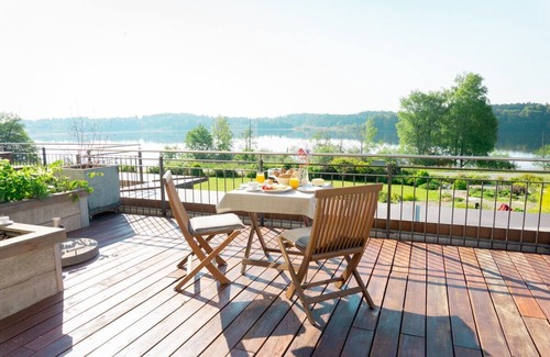 Pelham Apartment | Studio Apartment "See-Lodge" with Lake View, Private Terrace & Wi-Fi