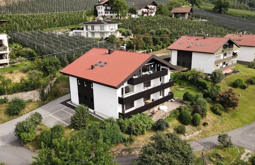 Merano Apartment | Studio Apartment 'Spiess' with Mountain View, Shared Pool and Wi-Fi