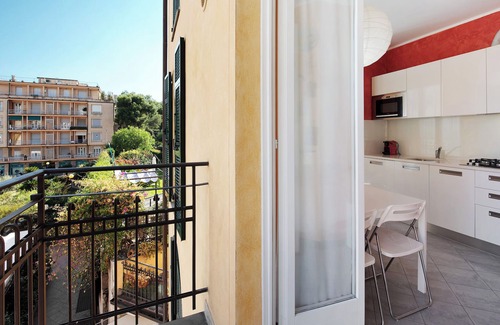 Arenzano Apartment | Studio Apartment 'Stefi' with Balcony and Air Conditioning