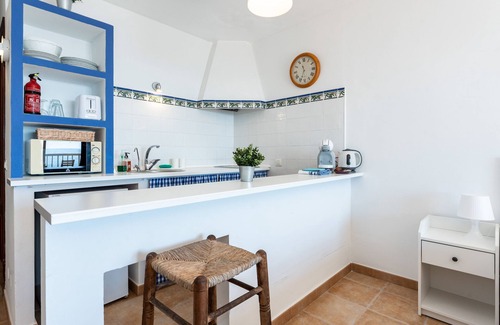 Fuengirola City Centre Apartment | Studio apartment 'Ventana al Mar' with sea-facing terrace and air conditioning