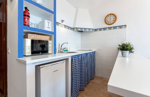 Fuengirola City Centre Apartment | Studio apartment 'Ventana al Mar' with sea-facing terrace and air conditioning