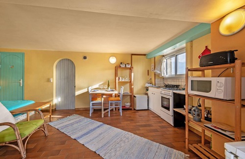 Plomodiern Apartment | Studio Apartment 'Vue Sur Mer' with Sea View, Private Terrace and Wi-Fi