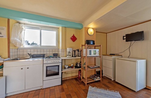 Plomodiern Apartment | Studio Apartment 'Vue Sur Mer' with Sea View, Private Terrace and Wi-Fi