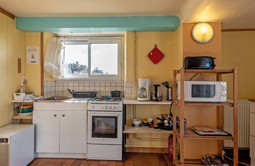 Plomodiern Apartment | Studio Apartment 'Vue Sur Mer' with Sea View, Private Terrace and Wi-Fi