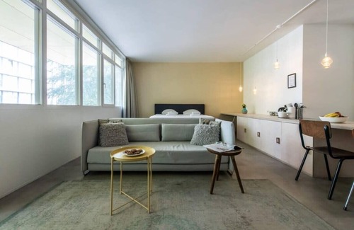 Westpoort Apartment | Studio Apartment with Balcony