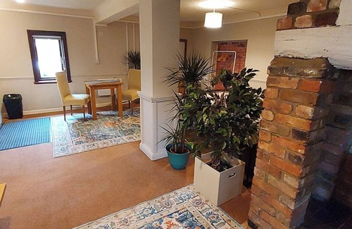 Bedford Apartment | Studio Apartment with outside decking area and countryside views. Pet Friendly
