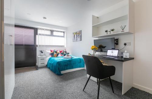 Welford Apartment | Studio Apartments by Lyter Living Desks & Wifi - Monthly Stays Available