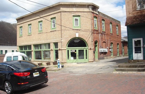 Bellepoint Apartment | Studio apartments with kitchenette in the historic Appalachian town
