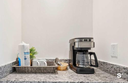 Doral Hotel | Studio Apt in Downtown Doral - Free Parking