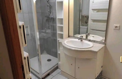 Thoraise Apartment | Studio, arrival and self-catering