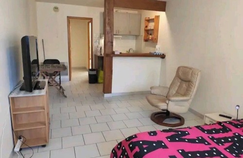 Thoraise Apartment | Studio, arrival and self-catering