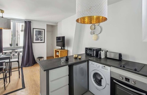 Saint-Gervais Apartment | Studio at the Heart of the Marais,Rue des Rosiers!