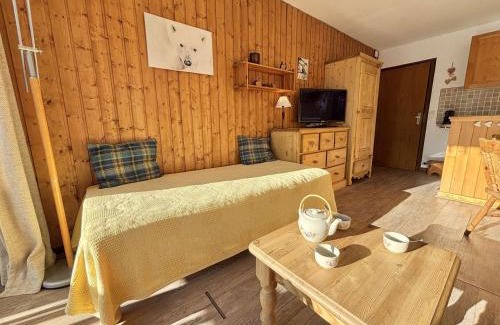 Notre-Dame-de-Bellecombe Apartment | Studio au pied des pistes avec piscine et parking, animaux admis - FR-1-595-18