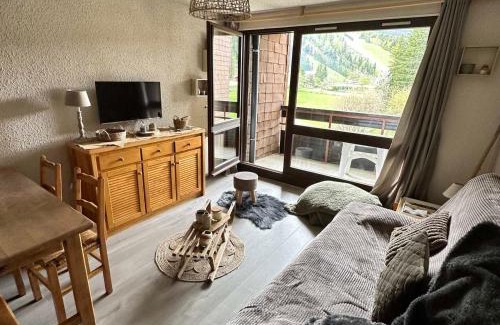 Correncon-en-Vercors Apartment | Studio au pied des pistes avec balcon, parking et proche randonnées - 38250 Corrençon-en-Vercors - FR-1-515-202