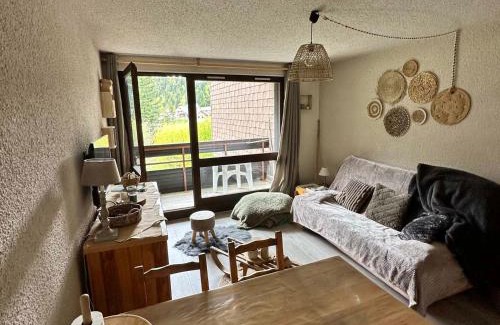 Correncon-en-Vercors Apartment | Studio au pied des pistes avec balcon, parking et proche randonnées - 38250 Corrençon-en-Vercors - FR-1-515-202