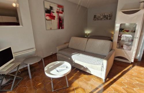 Sainte-Maxime Apartment | Studio avec coin-nuit, terrasse et parking privé près du centre de Sainte-Maxime, Golfe de Saint-Tropez - FR-1-780-60