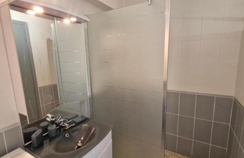 Sainte-Maxime Apartment | Studio avec coin-nuit, terrasse et parking privé près du centre de Sainte-Maxime, Golfe de Saint-Tropez - FR-1-780-60