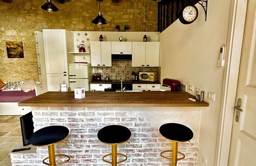 Chianni Apartment | Studio Avec Cour Privative