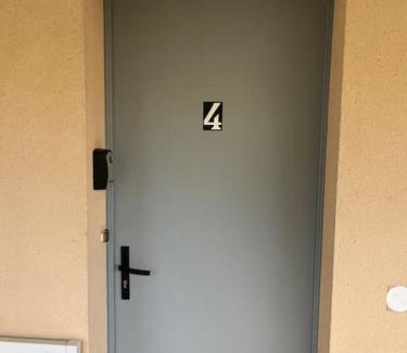 Villenave-d'Ornon Apartment | Studio avec jardin et parking 04