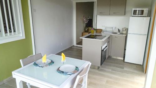 Sainte-Anne Apartment | Studio avec piscine, à 3 minutes à pied des plages