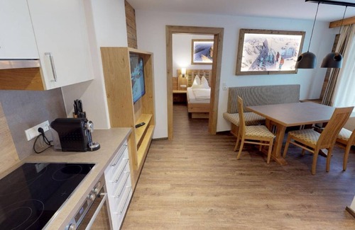 Heiligenblut Bed & Breakfast | Studio, bathtub, south - Pension-Appartements Bergkristall