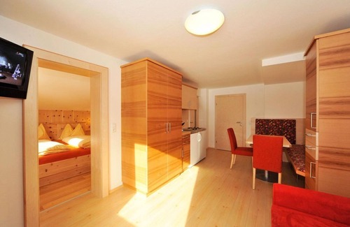 Heiligenblut Bed & Breakfast | Studio, bathtub, south - Pension-Appartements Bergkristall