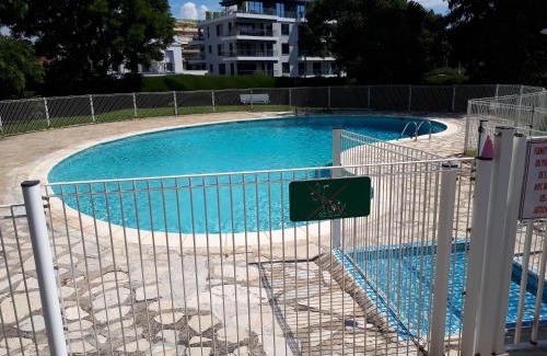 Saint-Laurent-du-Var Apartment | Studio bord de mer