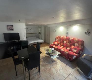 Ver-sur-Mer Apartment | studio bord de mer