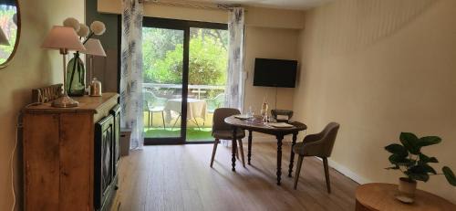 Boulouris-sur-Mer Apartment | Studio boulouris cosy proche plage