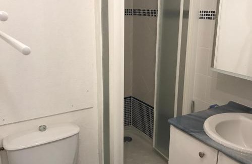 Besse-et-Saint-Anastaise Apartment | Studio cabine sur les pistes, accès instantané ski/VTT - FR-1-814-109