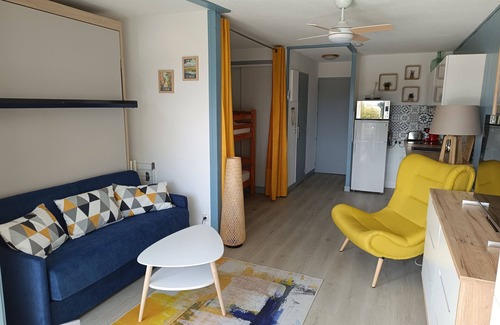 Argeles Plage Apartment | Studio cabin 4 persons in residence with swimming pool