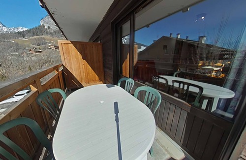 Le Chinaillon Apartment | Studio Cabin 4 Sleeps, Ski-In/Ski-Out, South-Facing Balcony, Le Grand-Bornand