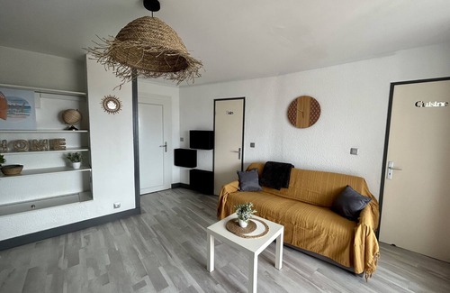Cap d'Agde Apartment | Studio cabin for 4 people with private parking, 300m from the beach