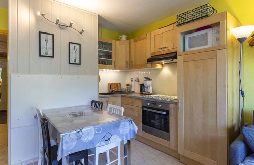 Eaux-Bonnes Apartment | Studio cabin for 6, near slopes, balcony, pets allowed, parking