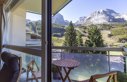 Eaux-Bonnes Apartment | Studio cabin for 6, near slopes, balcony, pets allowed, parking