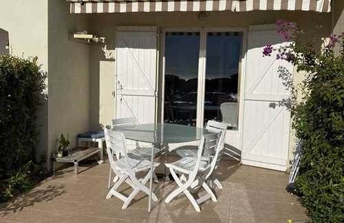 Giens Apartment | Studio Cabin in Giens with Terrace, Pool, and Parking