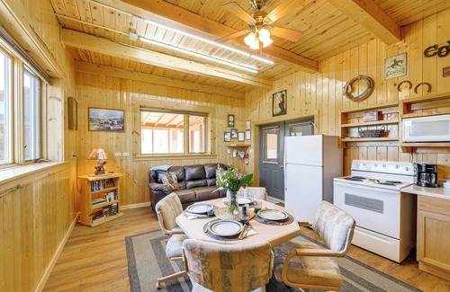 Cora Apartment | Studio Cabin w/Mtn Views by the Green River!