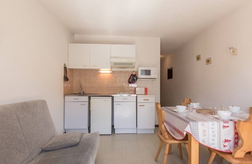 Forville Apartment | Studio cabin with balcony, parking - 4 pers - Briançon
